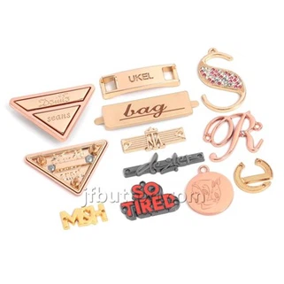 کپڑوں کے لیے دھاتی لیبل