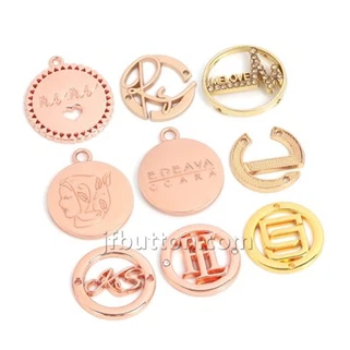 بیگ پر دھات کا لوگو